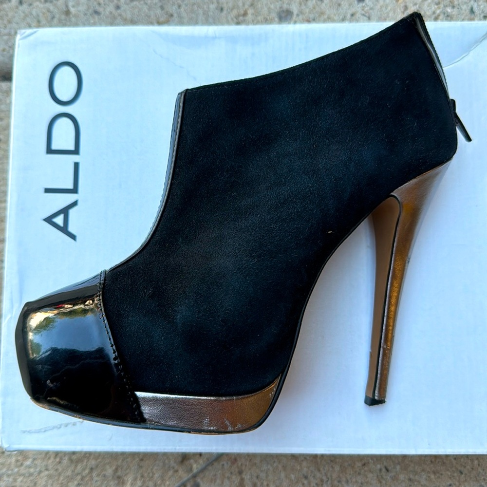 Aldo leather “Korsen” high heel closed toe shoe